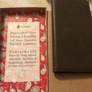 Nodus leather folding case